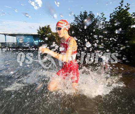 Triathlon. Laufen, Schwimmen, Radfahren. Lisa Perterer. 
Klagenfurt, 22.9.2011.
Foto: Kuess
---
pressefotos, pressefotografie, kuess, qs, qspictures, sport, bild, bilder, bilddatenbank