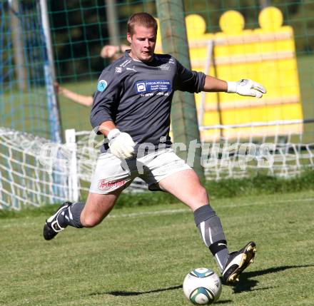 Fussball Unterliga Ost. DSG Dele Zell gegen Landskron. Philipp Rakuschek (Sele Zell). Zell, 2.10.2011.
Foto: Kuess
---
pressefotos, pressefotografie, kuess, qs, qspictures, sport, bild, bilder, bilddatenbank