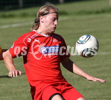 Fussball Unterliga Ost. DSG Dele Zell gegen Landskron. Alen Nikola Rajkovic (Sele Zell). Zell, 2.10.2011.
Foto: Kuess
---
pressefotos, pressefotografie, kuess, qs, qspictures, sport, bild, bilder, bilddatenbank