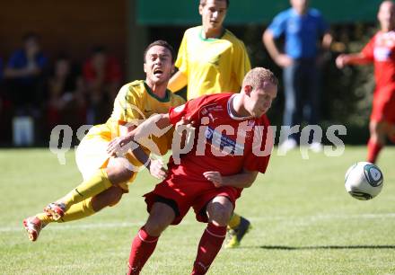 Fussball Unterliga Ost. DSG Dele Zell gegen Landskron. Miran Kelih (Sele Zell), Kevin Ramadani Engelhardt (Landskron). Zell, 2.10.2011.
Foto: Kuess
---
pressefotos, pressefotografie, kuess, qs, qspictures, sport, bild, bilder, bilddatenbank