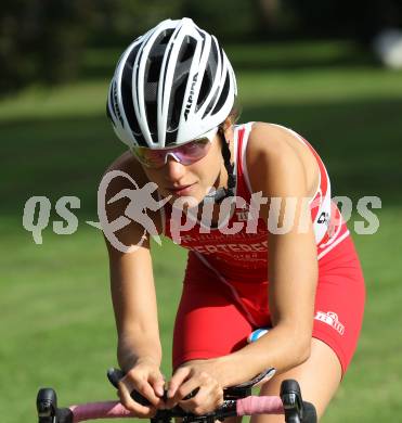 Triathlon. Laufen, Schwimmen, Radfahren. Lisa Perterer. 
Klagenfurt, 22.9.2011.
Foto: Kuess
---
pressefotos, pressefotografie, kuess, qs, qspictures, sport, bild, bilder, bilddatenbank