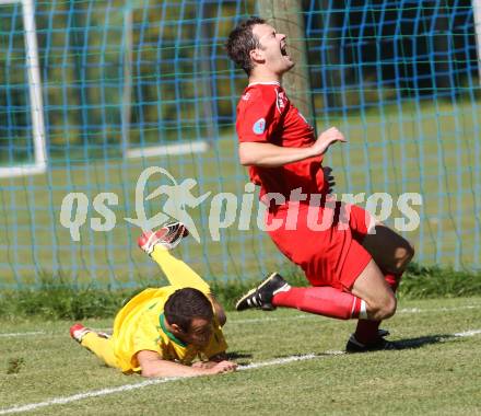 Fussball Unterliga Ost. DSG Dele Zell gegen Landskron. Peter Oraze (Sele Zell), Kevin Ramadani Engelhardt (Landskron). Zell, 2.10.2011.
Foto: Kuess
---
pressefotos, pressefotografie, kuess, qs, qspictures, sport, bild, bilder, bilddatenbank