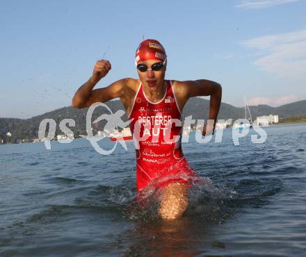 Triathlon. Laufen, Schwimmen, Radfahren. Lisa Perterer. 
Klagenfurt, 22.9.2011.
Foto: Kuess
---
pressefotos, pressefotografie, kuess, qs, qspictures, sport, bild, bilder, bilddatenbank