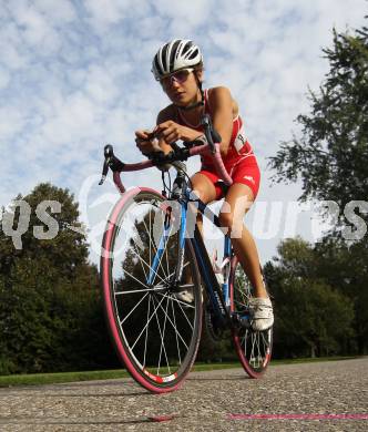 Triathlon. Laufen, Schwimmen, Radfahren. Lisa Perterer. 
Klagenfurt, 22.9.2011.
Foto: Kuess
---
pressefotos, pressefotografie, kuess, qs, qspictures, sport, bild, bilder, bilddatenbank