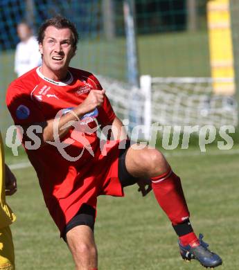 Fussball Unterliga Ost. DSG Dele Zell gegen Landskron. Toni Smrtnik (Sele Zell). Zell, 2.10.2011.
Foto: Kuess
---
pressefotos, pressefotografie, kuess, qs, qspictures, sport, bild, bilder, bilddatenbank