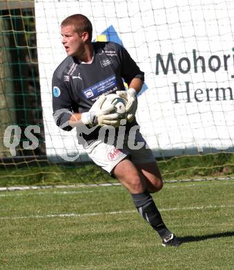 Fussball Unterliga Ost. DSG Dele Zell gegen Landskron. Philipp Rakuschek (Sele Zell). Zell, 2.10.2011.
Foto: Kuess
---
pressefotos, pressefotografie, kuess, qs, qspictures, sport, bild, bilder, bilddatenbank