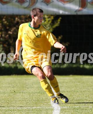 Fussball Unterliga Ost. DSG Dele Zell gegen Landskron. Andreas Orter (Landskron). Zell, 2.10.2011.
Foto: Kuess
---
pressefotos, pressefotografie, kuess, qs, qspictures, sport, bild, bilder, bilddatenbank