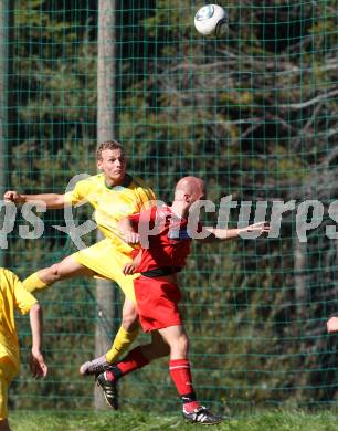 Fussball Unterliga Ost. DSG Dele Zell gegen Landskron. Florijan Dovjak,  (Sele Zell), Dominik Debriacher (Landskron). Zell, 2.10.2011.
Foto: Kuess
---
pressefotos, pressefotografie, kuess, qs, qspictures, sport, bild, bilder, bilddatenbank