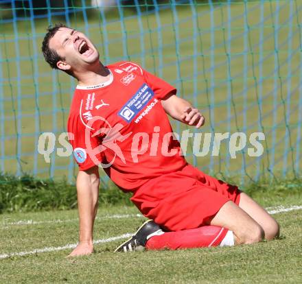 Fussball Unterliga Ost. DSG Dele Zell gegen Landskron. Peter Oraze (Sele Zell),. Zell, 2.10.2011.
Foto: Kuess
---
pressefotos, pressefotografie, kuess, qs, qspictures, sport, bild, bilder, bilddatenbank