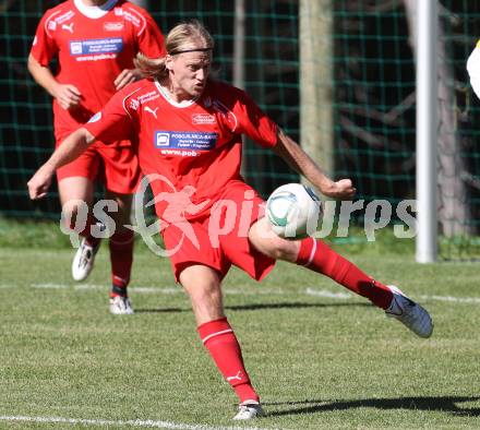 Fussball Unterliga Ost. DSG Dele Zell gegen Landskron. Alen Nikola Rajkovic (Sele Zell). Zell, 2.10.2011.
Foto: Kuess
---
pressefotos, pressefotografie, kuess, qs, qspictures, sport, bild, bilder, bilddatenbank