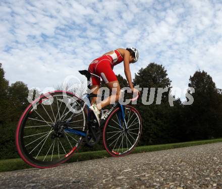 Triathlon. Laufen, Schwimmen, Radfahren. Lisa Perterer. 
Klagenfurt, 22.9.2011.
Foto: Kuess
---
pressefotos, pressefotografie, kuess, qs, qspictures, sport, bild, bilder, bilddatenbank