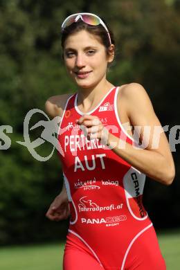 Triathlon. Laufen, Schwimmen, Radfahren. Lisa Perterer. 
Klagenfurt, 22.9.2011.
Foto: Kuess
---
pressefotos, pressefotografie, kuess, qs, qspictures, sport, bild, bilder, bilddatenbank