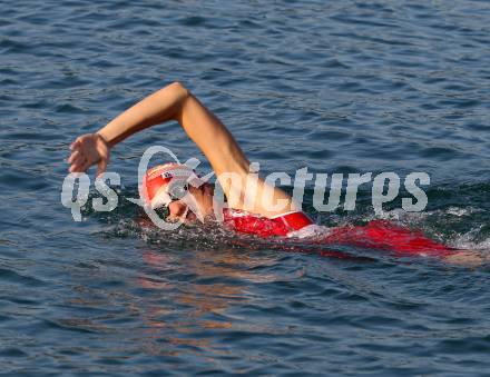 Triathlon. Laufen, Schwimmen, Radfahren. Lisa Perterer. 
Klagenfurt, 22.9.2011.
Foto: Kuess
---
pressefotos, pressefotografie, kuess, qs, qspictures, sport, bild, bilder, bilddatenbank