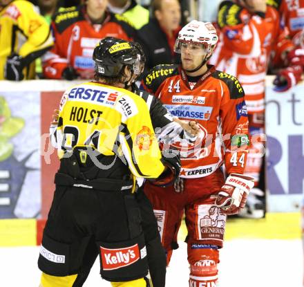 EBEL. Eishockey Bundesliga.  KAC gegen UPC Vienna Capitals. PIRMANN Markus (KAC), HOLST Taylor (Caps). Klagenfurt, 7.10.2011.
Foto: Kuess 

---
pressefotos, pressefotografie, kuess, qs, qspictures, sport, bild, bilder, bilddatenbank