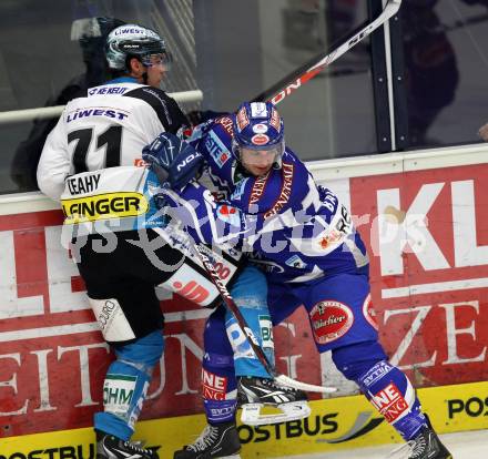 EBEL. Eishockey Bundesliga. EC Rekord Fenster VSV gegen EHC LIWEST Linz. Stefan Bacher,  (VSV), Patrick Leahy (Linz). Villach, am 7.10.2011.
Foto: Kuess 


---
pressefotos, pressefotografie, kuess, qs, qspictures, sport, bild, bilder, bilddatenbank