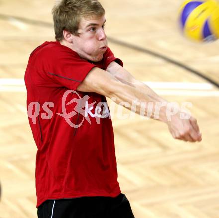 Volleyball. VBK Woerthersee Loewen gegen BLH - Amstetten. Joel Miller. Klagenfurt, 8.10.2011.
Foto: kuess
---
pressefotos, pressefotografie, kuess, qs, qspictures, sport, bild, bilder, bilddatenbank