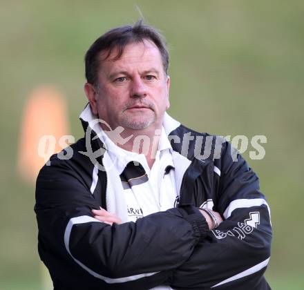 Fussball Kaerntner Liga. Feldkirchen gegen Spittal. Trainer Wolfgang Oswald. Feldkirchen, 8.10.2011.
Foto: Kuess
---
pressefotos, pressefotografie, kuess, qs, qspictures, sport, bild, bilder, bilddatenbank