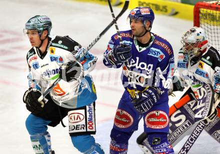 EBEL. Eishockey Bundesliga. EC Rekord Fenster VSV gegen EHC LIWEST Linz. Pierre Luc Sleigher,  (VSV), Justin Kurtz, Alex Westlund (Linz). Villach, am 7.10.2011.
Foto: Kuess 


---
pressefotos, pressefotografie, kuess, qs, qspictures, sport, bild, bilder, bilddatenbank