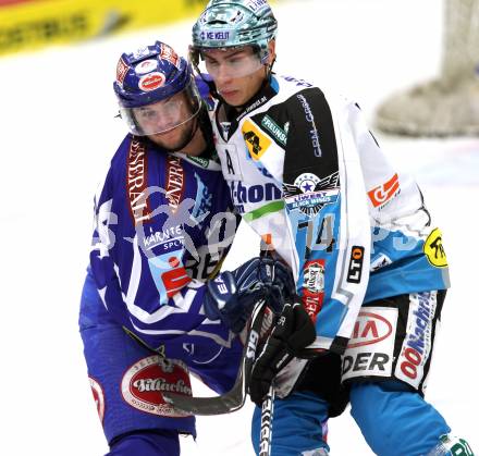 EBEL. Eishockey Bundesliga. EC Rekord Fenster VSV gegen EHC LIWEST Linz. Christof Matinz,  (VSV), Daniel Oberkofler (Linz). Villach, am 7.10.2011.
Foto: Kuess 


---
pressefotos, pressefotografie, kuess, qs, qspictures, sport, bild, bilder, bilddatenbank
