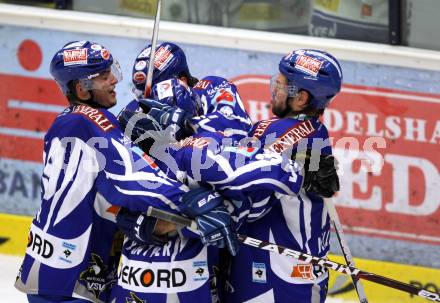 EBEL. Eishockey Bundesliga. EC Rekord Fenster VSV gegen EHC LIWEST Linz. Torjubel VSV. Villach, am 7.10.2011.
Foto: Kuess 


---
pressefotos, pressefotografie, kuess, qs, qspictures, sport, bild, bilder, bilddatenbank