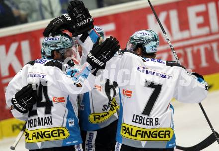 EBEL. Eishockey Bundesliga. EC Rekord Fenster VSV gegen EHC LIWEST Linz. Torjubel Linz. Villach, am 7.10.2011.
Foto: Kuess 


---
pressefotos, pressefotografie, kuess, qs, qspictures, sport, bild, bilder, bilddatenbank