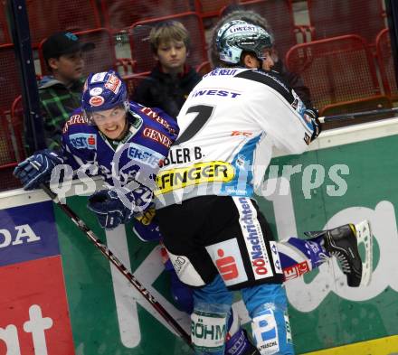 EBEL. Eishockey Bundesliga. EC Rekord Fenster VSV gegen EHC LIWEST Linz. Stefan Bacher,  (VSV), Brian Lebler (Linz). Villach, am 7.10.2011.
Foto: Kuess 


---
pressefotos, pressefotografie, kuess, qs, qspictures, sport, bild, bilder, bilddatenbank