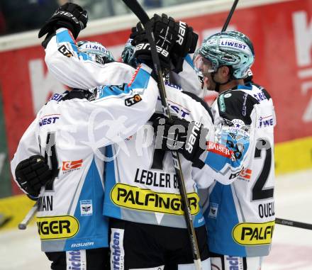 EBEL. Eishockey Bundesliga. EC Rekord Fenster VSV gegen EHC LIWEST Linz. Torjubel Linz. Villach, am 7.10.2011.
Foto: Kuess 


---
pressefotos, pressefotografie, kuess, qs, qspictures, sport, bild, bilder, bilddatenbank