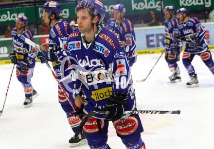 EBEL. Eishockey Bundesliga. EC Rekord Fenster VSV gegen EHC LIWEST Linz. enttaeuschte VSV Spieler. Villach, am 7.10.2011.
Foto: Kuess 


---
pressefotos, pressefotografie, kuess, qs, qspictures, sport, bild, bilder, bilddatenbank