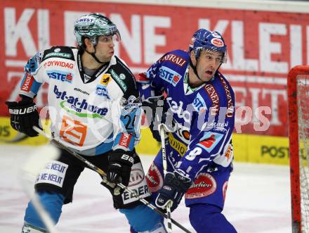 EBEL. Eishockey Bundesliga. EC Rekord Fenster VSV gegen EHC LIWEST Linz. Tomaz Razingar,  (VSV), Adrian Veideman (Linz). Villach, am 7.10.2011.
Foto: Kuess 


---
pressefotos, pressefotografie, kuess, qs, qspictures, sport, bild, bilder, bilddatenbank