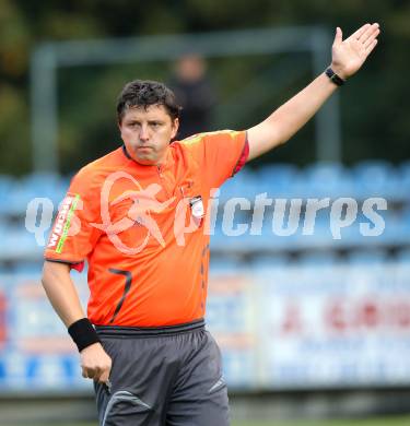 Fussball Kaerntner Liga. Feldkirchen gegen Spittal. Schiedsrichter Hannes Schellander. Feldkirchen, 8.10.2011.
Foto: Kuess
---
pressefotos, pressefotografie, kuess, qs, qspictures, sport, bild, bilder, bilddatenbank