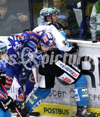 EBEL. Eishockey Bundesliga. EC Rekord Fenster VSV gegen EHC LIWEST Linz. Michael Koefeler,  (VSV), Michael Mayr (Linz). Villach, am 7.10.2011.
Foto: Kuess 


---
pressefotos, pressefotografie, kuess, qs, qspictures, sport, bild, bilder, bilddatenbank