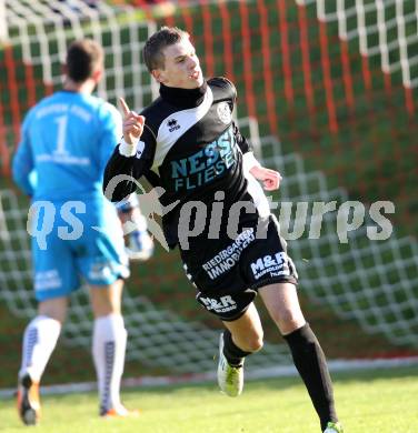 Fussball Kaerntner Liga. Feldkirchen gegen Spittal. Torjubel Halid Hasanovic   (Spittal). Feldkirchen, 8.10.2011.
Foto: Kuess
---
pressefotos, pressefotografie, kuess, qs, qspictures, sport, bild, bilder, bilddatenbank