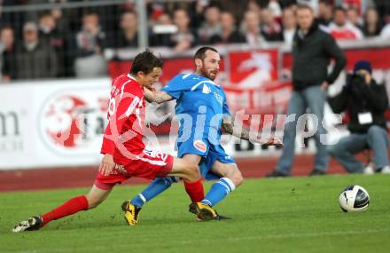 Fussball Regionalliga. VSV gegen GAK. Rok Pavlicic,  (VSV),  Michael Hofer (GAK). Villach, 8.10.2011.
Foto: Kuess
---
pressefotos, pressefotografie, kuess, qs, qspictures, sport, bild, bilder, bilddatenbank