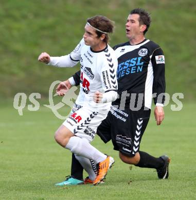 Fussball Kaerntner Liga. Feldkirchen gegen Spittal. Philipp Wisotzky, (Feldkirchen), Jozef Andrej (Spittal). Feldkirchen, 8.10.2011.
Foto: Kuess
---
pressefotos, pressefotografie, kuess, qs, qspictures, sport, bild, bilder, bilddatenbank