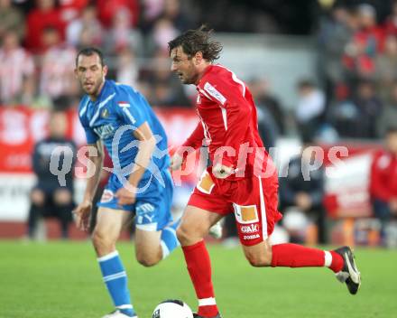 Fussball Regionalliga. VSV gegen GAK. Christian Prawda, (VSV),  Roland Kollmann (GAK). Villach, 8.10.2011.
Foto: Kuess
---
pressefotos, pressefotografie, kuess, qs, qspictures, sport, bild, bilder, bilddatenbank