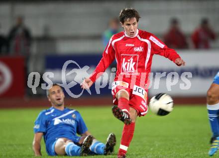 Fussball Regionalliga. VSV gegen GAK.  Darko Djukic, (VSV), Stefan Nutz (GAK). Villach, 8.10.2011.
Foto: Kuess
---
pressefotos, pressefotografie, kuess, qs, qspictures, sport, bild, bilder, bilddatenbank