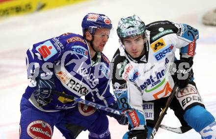 EBEL. Eishockey Bundesliga. EC Rekord Fenster VSV gegen EHC LIWEST Linz. Roland Kaspitz,  (VSV), Mike Ouellette (Linz). Villach, am 7.10.2011.
Foto: Kuess 


---
pressefotos, pressefotografie, kuess, qs, qspictures, sport, bild, bilder, bilddatenbank