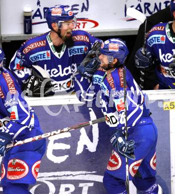 EBEL. Eishockey Bundesliga. EC Rekord Fenster VSV gegen EHC LIWEST Linz. Torjubel Markus Peintner, Christof Martinz (VSV). Villach, am 7.10.2011.
Foto: Kuess 


---
pressefotos, pressefotografie, kuess, qs, qspictures, sport, bild, bilder, bilddatenbank