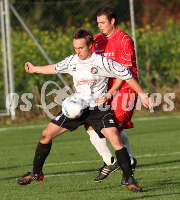 Fussball 1. KLasse C. Woelfnitz gegen HSV.  Guenther Zussner, (Woelfnitz),  Patrick Seebacher (HSV). Woelfnitz, 8.10.2011.
Foto: Kuess
---
pressefotos, pressefotografie, kuess, qs, qspictures, sport, bild, bilder, bilddatenbank