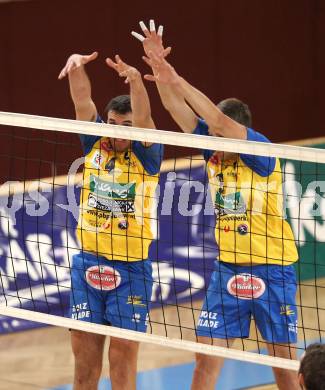 Volleyball Bundesliga. VBK Woerthersee Loewen gegen SK Posojilnica Aich/Dob. BOÅ½IÄ Nemanja,  HRUÅ KA Michal (Aich/Dob). Klagenfurt, 12.10.2011.
Foto. Kuess
---
pressefotos, pressefotografie, kuess, qs, qspictures, sport, bild, bilder, bilddatenbank