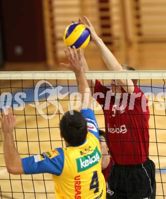 Volleyball Bundesliga. VBK Woerthersee Loewen gegen SK Posojilnica Aich/Dob. Adler Matthew (VBK), BOÅ½IÄ Nemanja (Aich/Dob). Klagenfurt, 12.10.2011.
Foto. Kuess
---
pressefotos, pressefotografie, kuess, qs, qspictures, sport, bild, bilder, bilddatenbank