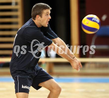 Volleyball Bundesliga. VBK Woerthersee Loewen gegen SK Posojilnica Aich/Dob. Alexander Xandi Huber (VBK). Klagenfurt, 12.10.2011.
Foto. Kuess
---
pressefotos, pressefotografie, kuess, qs, qspictures, sport, bild, bilder, bilddatenbank