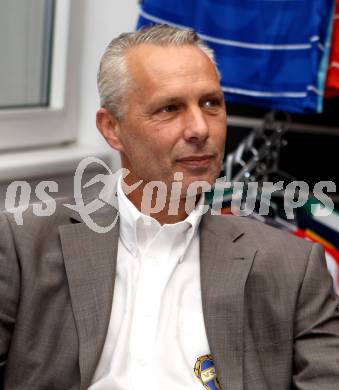 Fussball. Regionalliga. Pressekonferenz. Derby Austria Klagenfurt gegen VSV.  Peter Hrstic. Klagenfurt, 13. 10.2011.
Foto: Kuess
---
pressefotos, pressefotografie, kuess, qs, qspictures, sport, bild, bilder, bilddatenbank