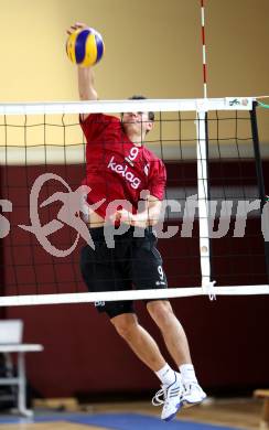 Volleyball Bundesliga. VBK Woerthersee Loewen gegen SK Posojilnica Aich/Dob. simon Fruehbauer (VBK). Klagenfurt, 12.10.2011.
Foto. Kuess
---
pressefotos, pressefotografie, kuess, qs, qspictures, sport, bild, bilder, bilddatenbank