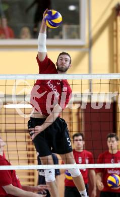 Volleyball Bundesliga. VBK Woerthersee Loewen gegen SK Posojilnica Aich/Dob. Matthew Adler (VBK). Klagenfurt, 12.10.2011.
Foto. Kuess
---
pressefotos, pressefotografie, kuess, qs, qspictures, sport, bild, bilder, bilddatenbank