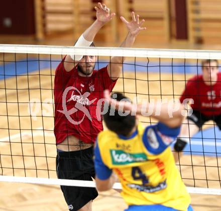 Volleyball Bundesliga. VBK Woerthersee Loewen gegen SK Posojilnica Aich/Dob. Matthew Adler (VBK). Klagenfurt, 12.10.2011.
Foto. Kuess
---
pressefotos, pressefotografie, kuess, qs, qspictures, sport, bild, bilder, bilddatenbank