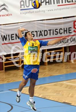 Volleyball Bundesliga. VBK Woerthersee Loewen gegen SK Posojilnica Aich/Dob. HRUSKA Michal (Aich/Dob). Klagenfurt, 12.10.2011.
Foto. Kuess
---
pressefotos, pressefotografie, kuess, qs, qspictures, sport, bild, bilder, bilddatenbank