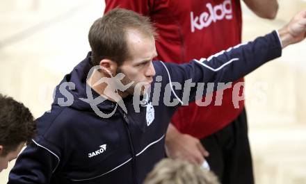 Volleyball Bundesliga. VBK Woerthersee Loewen gegen SK Posojilnica Aich/Dob. Trainer Hansi Huber (VBK). Klagenfurt, 12.10.2011.
Foto. Kuess
---
pressefotos, pressefotografie, kuess, qs, qspictures, sport, bild, bilder, bilddatenbank