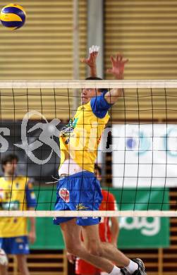 Volleyball Bundesliga. VBK Woerthersee Loewen gegen SK Posojilnica Aich/Dob. SABLJAK Matija (Aich/Dob). Klagenfurt, 12.10.2011.
Foto. Kuess
---
pressefotos, pressefotografie, kuess, qs, qspictures, sport, bild, bilder, bilddatenbank