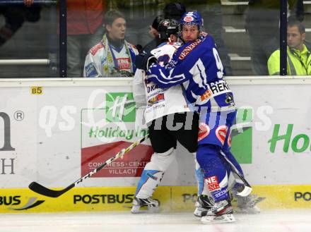 EBEL. Eishockey Bundesliga. EC Rekord Fenster VSV gegen SAPA Fehervar AV19. RAZINGAR Tomaz (VSV), TOKAJI Viktor (Alba Volan). Villach, am 14.10.2011.
Foto: Kuess 


---
pressefotos, pressefotografie, kuess, qs, qspictures, sport, bild, bilder, bilddatenbank